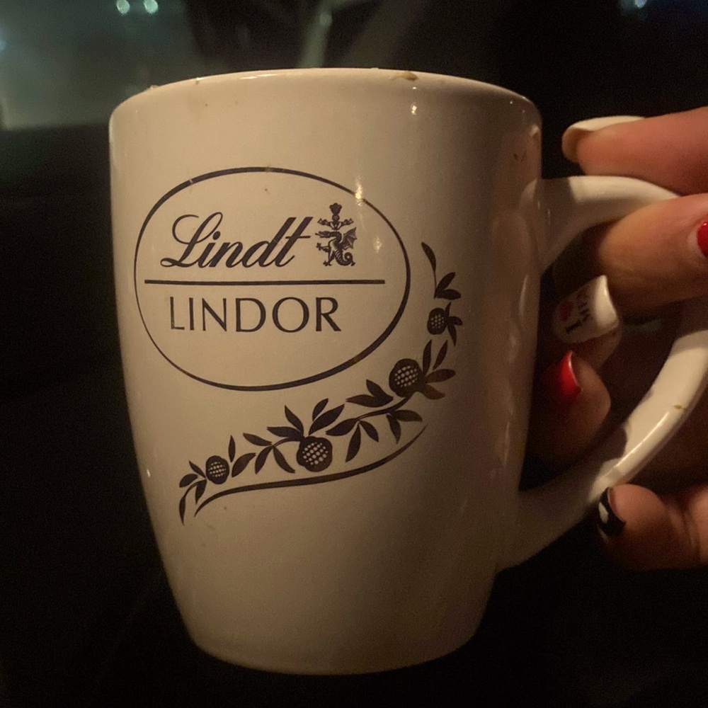 White mug from Lindt